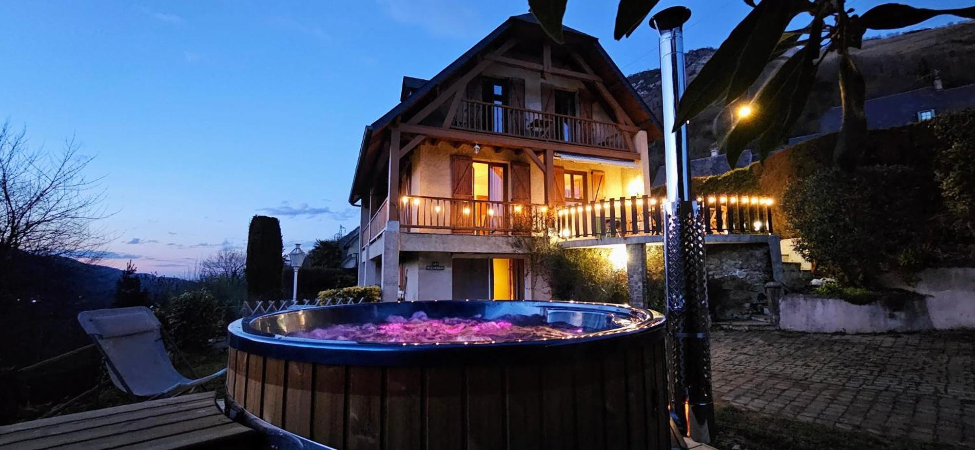 La Bigourdane Grand Gite Confortable & Spa 캄팡 외부 사진