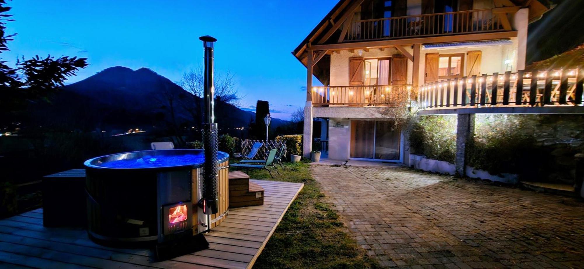 La Bigourdane Grand Gite Confortable & Spa 캄팡 외부 사진